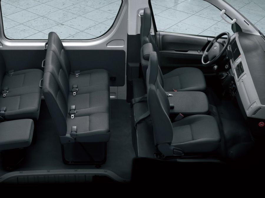  Toyota Hiace Combi High Roof 2010 года  (фото 4 из 6)
